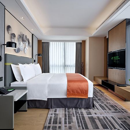 Holiday Inn Guangzhou South Lake Hotel - Ideal For Business & Leisure Exteriör bild