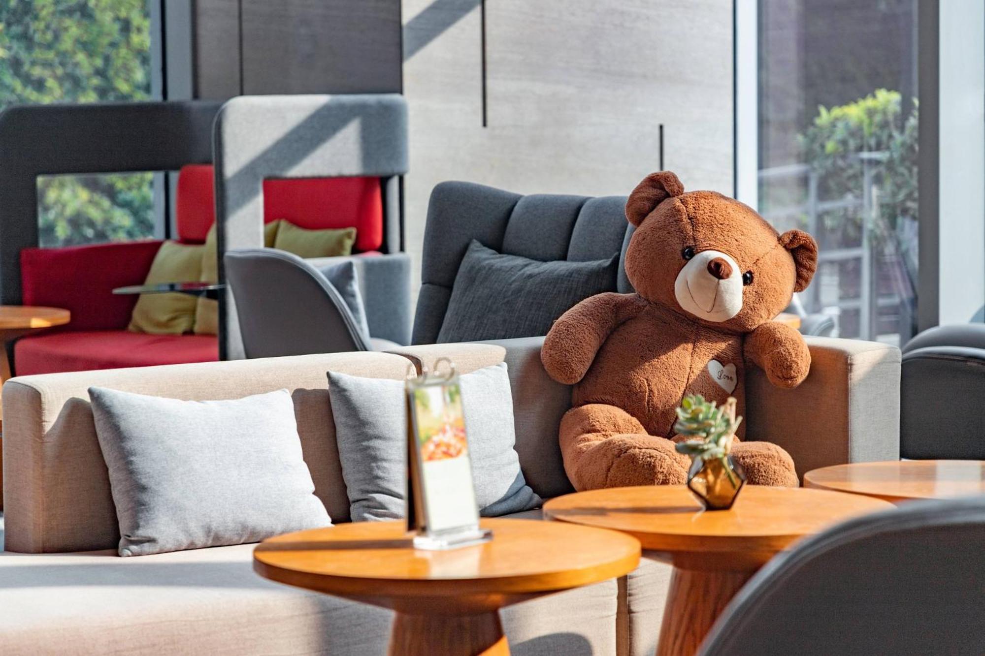 Holiday Inn Guangzhou South Lake Hotel - Ideal For Business & Leisure Exteriör bild