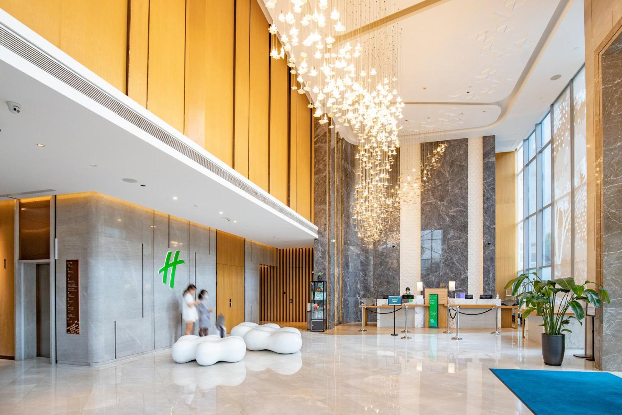 Holiday Inn Guangzhou South Lake Hotel - Ideal For Business & Leisure Exteriör bild
