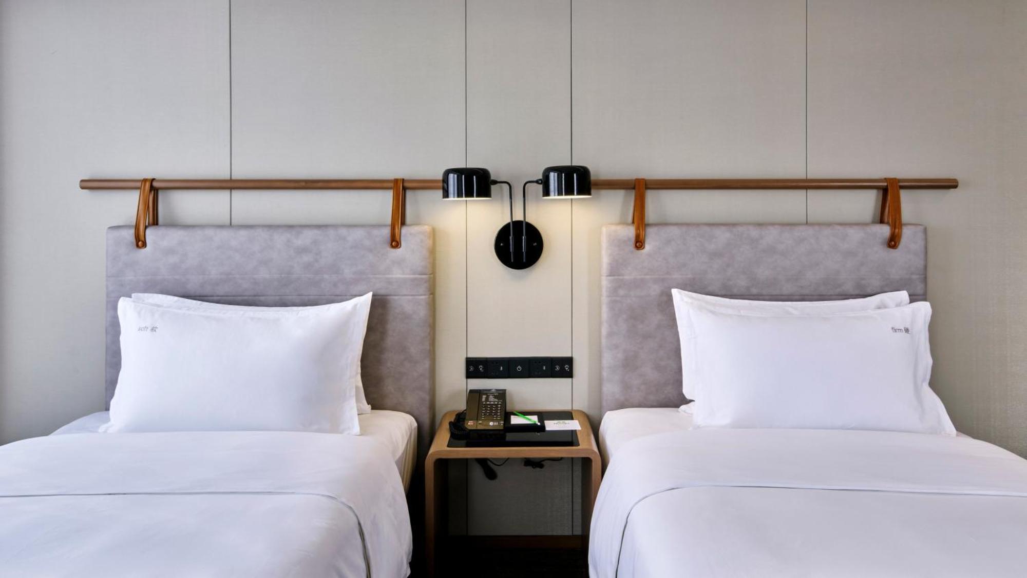 Holiday Inn Guangzhou South Lake Hotel - Ideal For Business & Leisure Exteriör bild